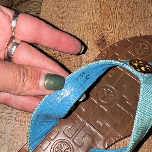 Tory Burch Blue Patent THORA Gold Logo Flip Flop Sandal US 7 M - Picture 10 of 14